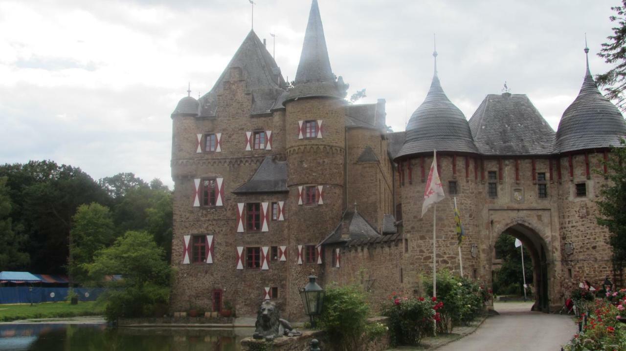 Eifel-Landhaus Ferienwohnungen "Em Gardestueffje" 멕헤르니흐 외부 사진
